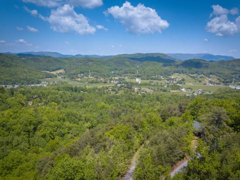 Spring, Day, Neighbourhood, Natural landscape, Bird's eye view, View (from property/room), Mountain view