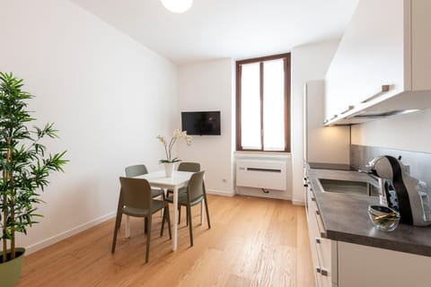 TV and multimedia, Kitchen or kitchenette, Dining area, oven