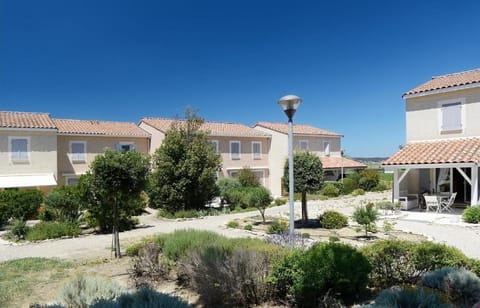 Maison, 8 places, 3 chambres, clim, piscine, tennis Apartment in Calvisson