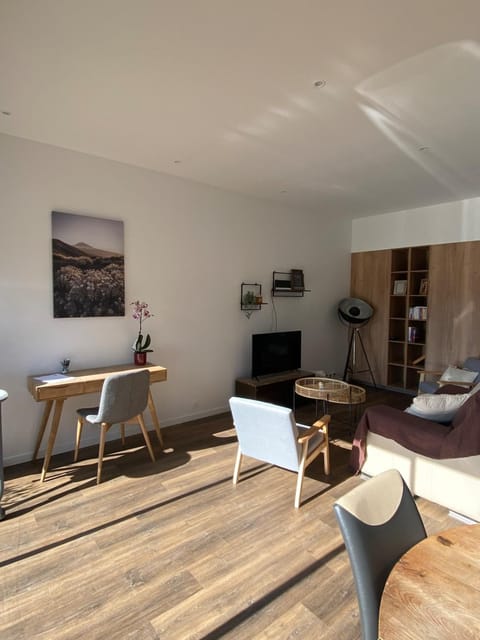 Communal lounge/ TV room, TV and multimedia, Living room, Dining area