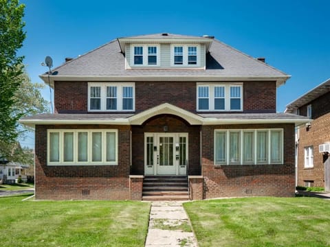 Cleveland 3 Bedroom, 10 Mins to Downtown House in Cleveland Heights