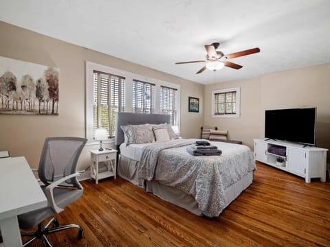 Cleveland 3 Bedroom, 10 Mins to Downtown House in Cleveland Heights