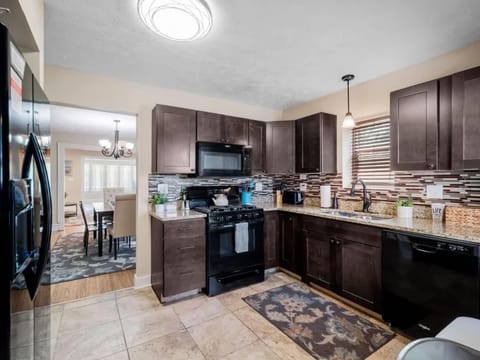 Cleveland 3 Bedroom, 10 Mins to Downtown House in Cleveland Heights