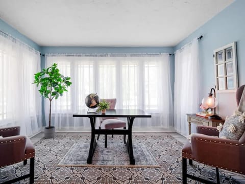 6 Bedroom Entire Duplex for Large Groups House in Cleveland Heights