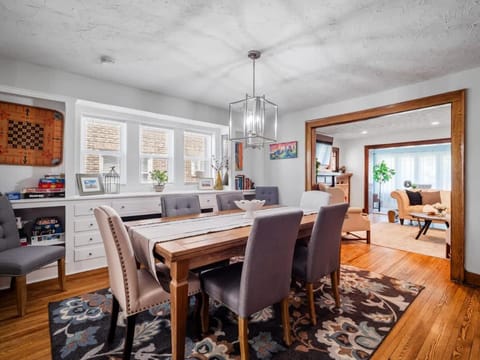 6 Bedroom Entire Duplex for Large Groups House in Cleveland Heights