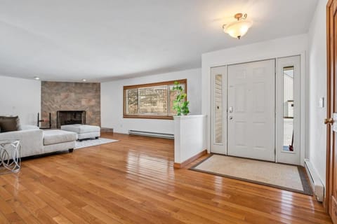 Spacious Secluded 2 Acres Remodeled Walk To Willit House in Basalt