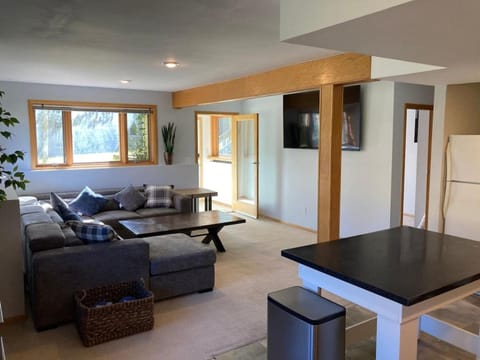Communal lounge/ TV room, Living room
