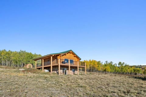 Sweet MTN Cabin 2bedroom 2bath picturesque views Cabin in Summit County
