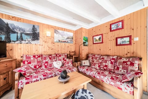 Property building, Living room, Bedroom