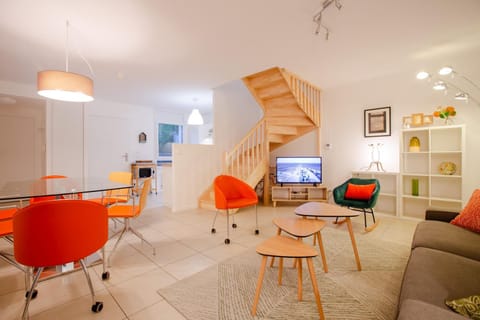 TV and multimedia, Living room, Dining area