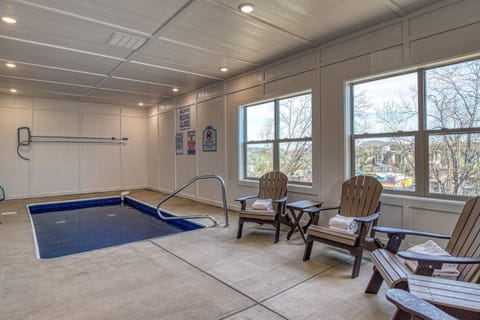 Patio, Patio, Spring, Day, Natural landscape, View (from property/room), View (from property/room), Decorative detail, Decorative detail, Seating area, Evening entertainment, Pets, Pets, City view, City view, Mountain view, Mountain view, Swimming pool, Swimming pool, Entertainment, pet friendly, pet friendly