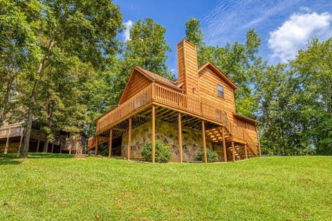 Property building, Day, Neighbourhood, Natural landscape, Balcony/Terrace, pet friendly