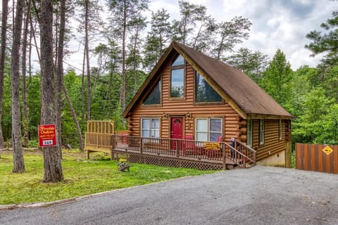 Property building, Spring, Day, Natural landscape, View (from property/room), View (from property/room), Balcony/Terrace, Balcony/Terrace, Decorative detail, Decorative detail, Seating area, Pets, Pets, Mountain view, Mountain view, Parking, pet friendly, pet friendly