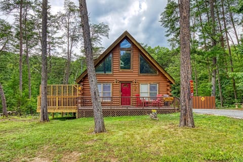 Property building, Spring, Day, Natural landscape, View (from property/room), View (from property/room), Balcony/Terrace, Balcony/Terrace, Decorative detail, Decorative detail, Seating area, Pets, Pets, Parking, pet friendly, pet friendly