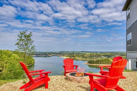 Property building, Day, Natural landscape, View (from property/room), Lake view, Mountain view