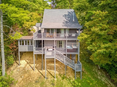 Property building, Day, Neighbourhood, Natural landscape, Summer, View (from property/room), View (from property/room), Decorative detail, Decorative detail, Pets, Pets, Mountain view, Mountain view, pet friendly, pet friendly