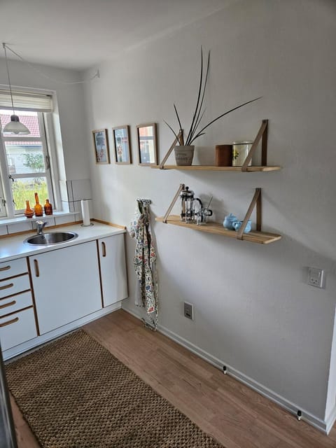 Lejlighed B med dejlig privat gårdhave på Thurø Kæledyr er IKKE gratis og skal tilføjes Apartment in Svendborg