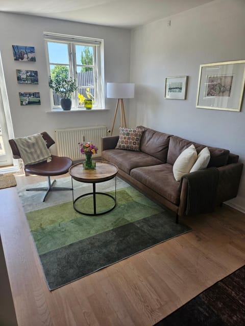 Lejlighed B med dejlig privat gårdhave på Thurø Kæledyr er IKKE gratis og skal tilføjes Apartment in Svendborg