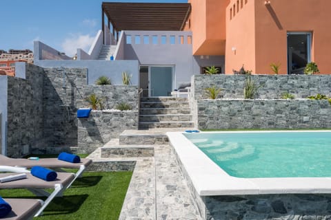 Property building, Day, Natural landscape, Pool view, Swimming pool, Swimming pool, sunbed