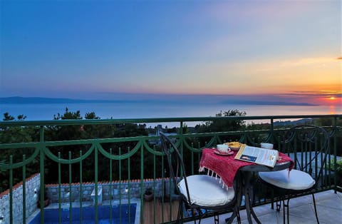 Balcony/Terrace, Food, Garden view, Pool view, Sea view, Drinks, Non alcoholic drinks, Sunset