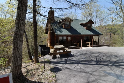 Property building, Day, Neighbourhood, Natural landscape, BBQ facilities, Seating area, Mountain view, Parking