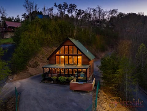 Property building, Night, Neighbourhood, Natural landscape, Bird's eye view, View (from property/room), Balcony/Terrace, Decorative detail, Mountain view, Parking, pet friendly