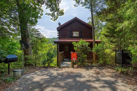 Property building, Day, Natural landscape, BBQ facilities, View (from property/room), Mountain view, Parking, pet friendly