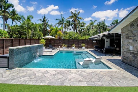 Modern 3 BR luxury pool home on Lido Key - A Shore Thing House in Lido Key