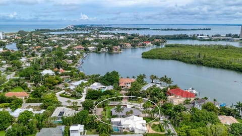 Modern 3 BR luxury pool home on Lido Key - A Shore Thing House in Lido Key