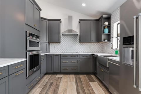 Modern 3 BR luxury pool home on Lido Key - A Shore Thing House in Lido Key