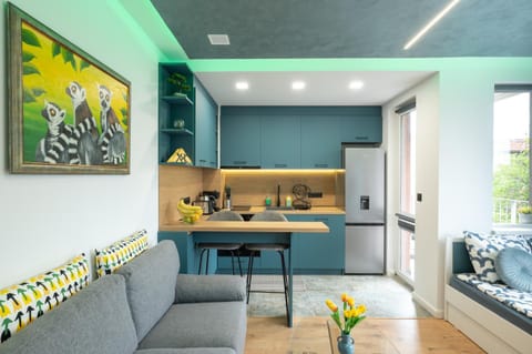 Kitchen or kitchenette, Living room, Seating area, Dining area