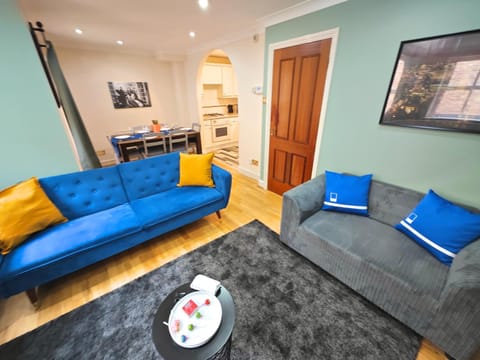 TV and multimedia, Kitchen or kitchenette, Living room, Seating area, Dining area