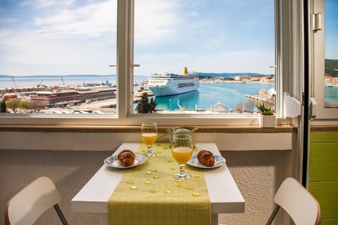 Balcony/Terrace, City view, Mountain view, Sea view