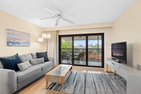 Scenic Resort Views From This 3rd Floor Deluxe Condo House in Naples