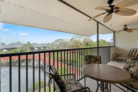 Scenic Resort Views From This 3rd Floor Deluxe Condo House in Naples