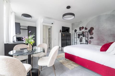 Kitchen or kitchenette, Living room, Dining area, Bedroom