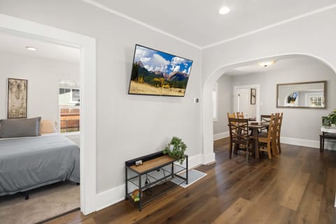 Charming, Historic! Walking Distance to Town! House in Glenwood Springs