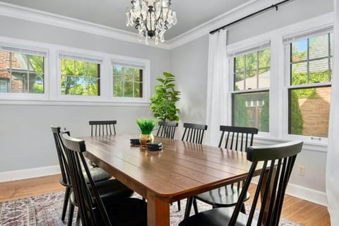 Elegant 3BR Oasis in Dundee Close to Downtown House in Dundee-Happy Hollow