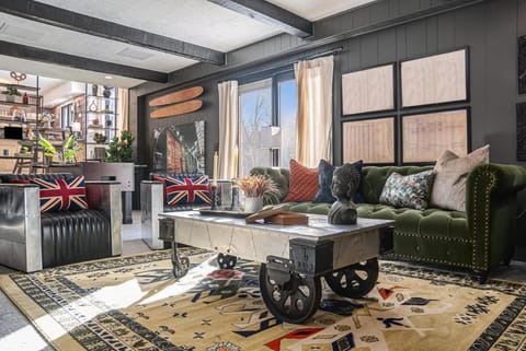 Luxury Designer Home Theatre Games & BBQ Grill House in Omaha