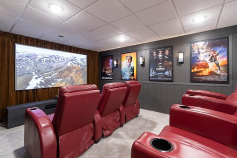 Luxury Designer Home Theatre Games & BBQ Grill House in Omaha