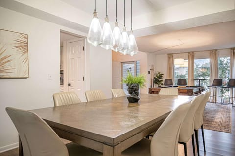 Cozy & Elegant Gem Fenced Yard BBQ & Games House in Omaha