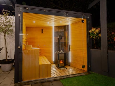 Night, Sauna