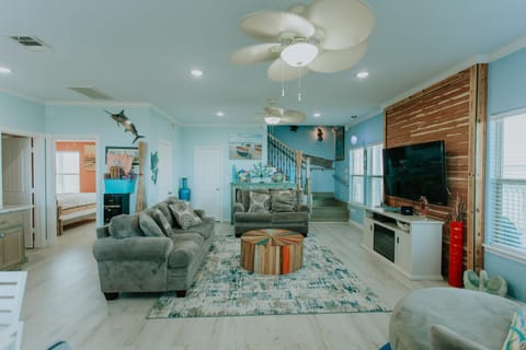 Communal lounge/ TV room, TV and multimedia, Kitchen or kitchenette, Living room, Seating area, Evening entertainment, fireplace