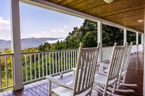 Black Mountain Overlook House in Black Mountain