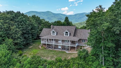 Black Mountain Overlook House in Black Mountain