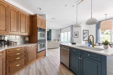 6BR Luxury Stay Prime Spot Games & More House in Omaha