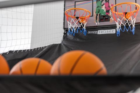 6BR Luxury Stay Prime Spot Games & More House in Omaha