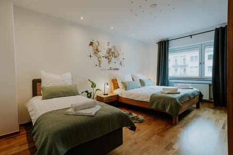 Bed, Photo of the whole room, Bedroom, Family, Family, furniture, internet, internet, towels