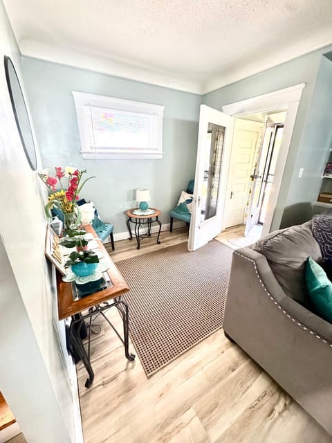 Cozy Home By University Circle VA,CC & Museum House in Cleveland Heights