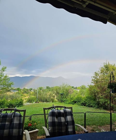Stunning Mid-Century Modern Retreat with MTN Views Villa in Colorado Springs